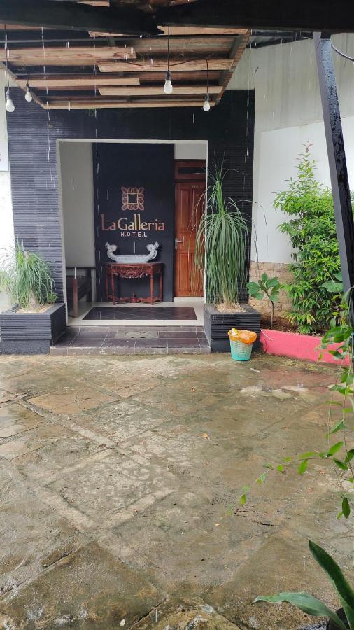 Oyo 91179 Hotel Lagalleria Sumenep Экстерьер фото