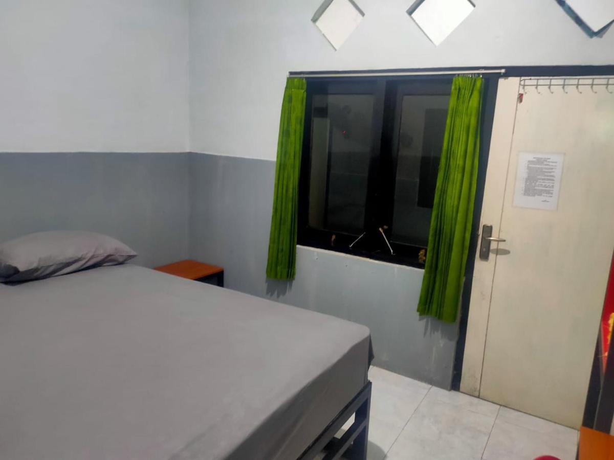 Oyo 91179 Hotel Lagalleria Sumenep Экстерьер фото