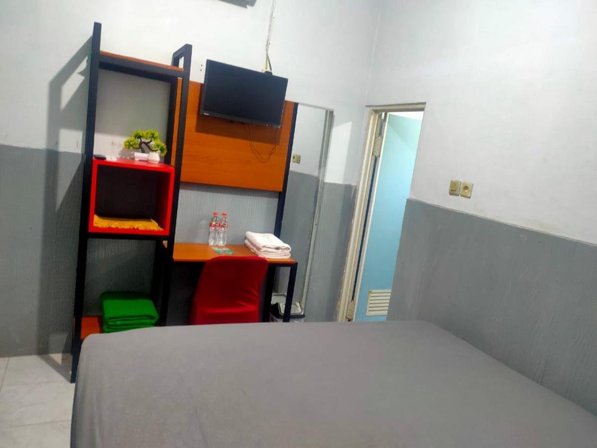 Oyo 91179 Hotel Lagalleria Sumenep Экстерьер фото